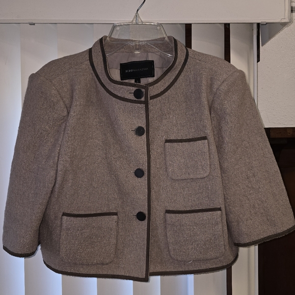 BCBG classic short coat in soft wool-blend fabric. - Picture 2 of 10